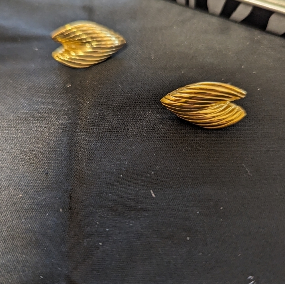 Vintage croissant style/shaped gold toned earrings